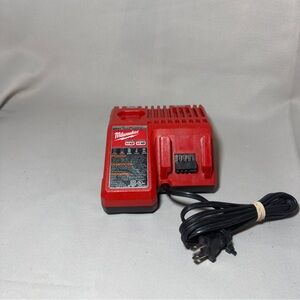 Milwaukee M18 & M12 Multi Voltage Duel Charger
Model: 48-59-1812